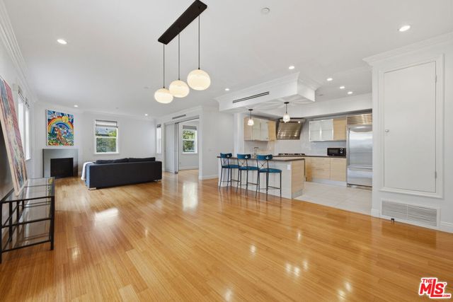 8121 Norton Avenue 201, Los Angeles, CA 90046