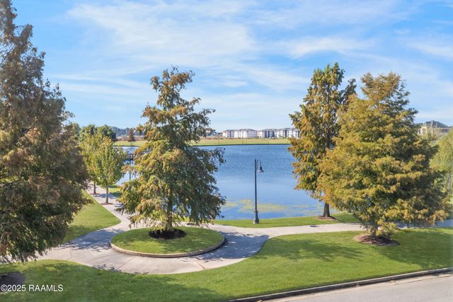 102 Shore Drive, Youngsville, LA 70592