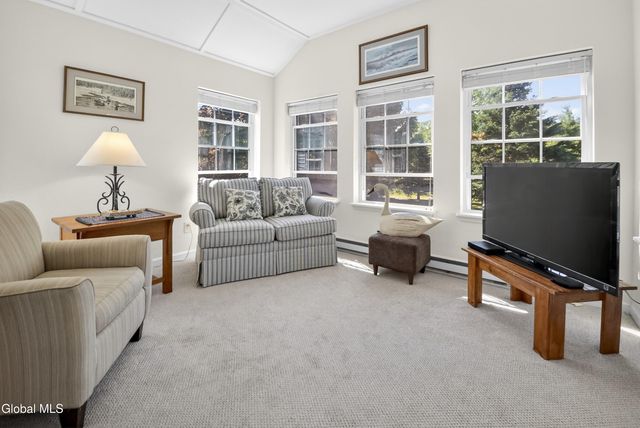 6 Danbury Court, Clifton Park, NY 12065