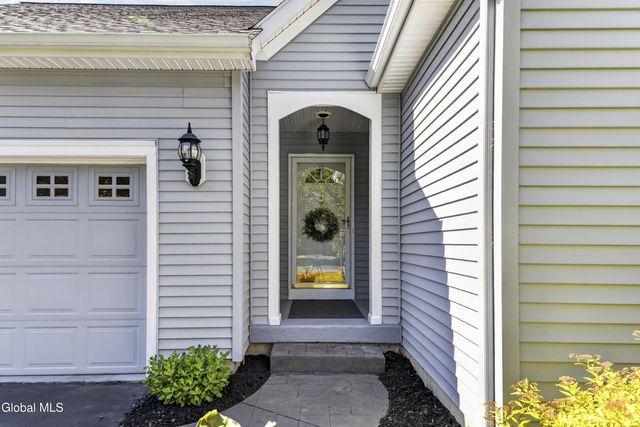 6 Danbury Court, Clifton Park, NY 12065