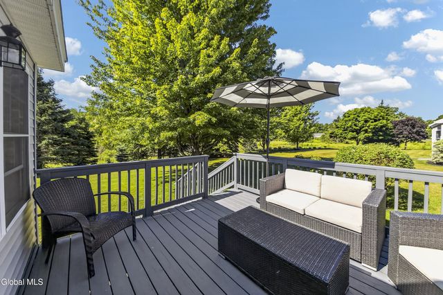 6 Danbury Court, Clifton Park, NY 12065