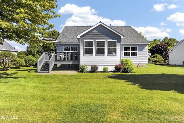 6 Danbury Court, Clifton Park, NY 12065