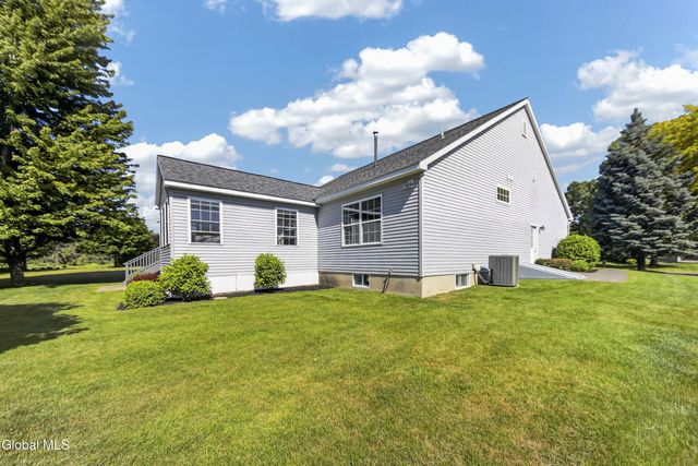 6 Danbury Court, Clifton Park, NY 12065
