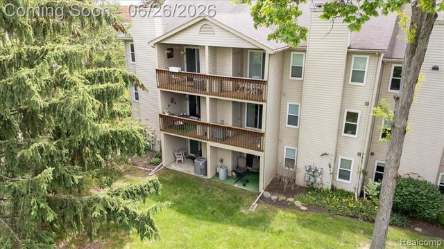 5060 Harbor Oak Drive 49, Waterford, MI 48329
