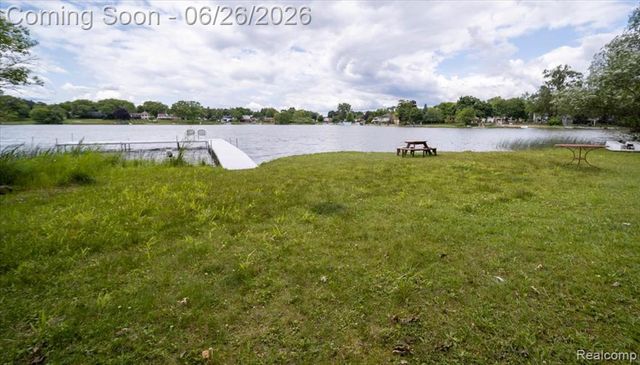 5060 Harbor Oak Drive 49, Waterford, MI 48329
