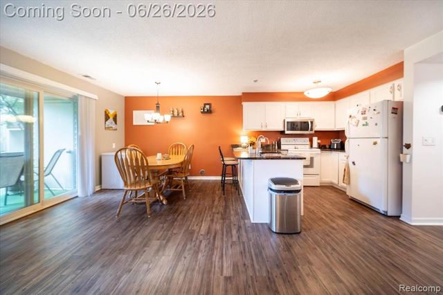 5060 Harbor Oak Drive 49, Waterford, MI 48329