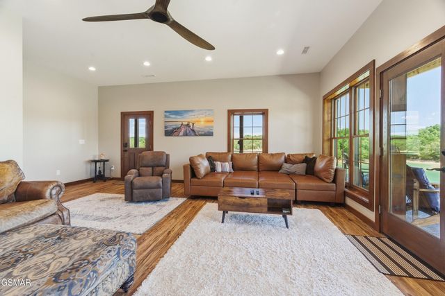 375 Perry Branch Way, Sevierville, TN 37876