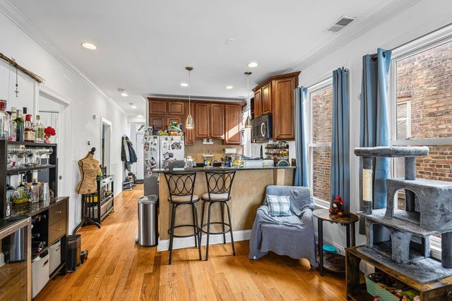 7341 N Honore Street, Chicago, IL 60626