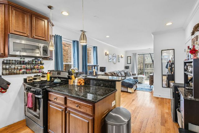 7341 N Honore Street, Chicago, IL 60626