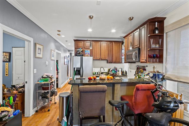 7341 N Honore Street, Chicago, IL 60626