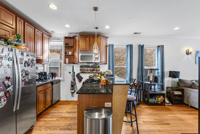 7341 N Honore Street, Chicago, IL 60626