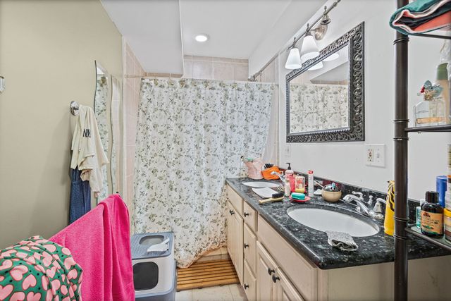 7341 N Honore Street, Chicago, IL 60626