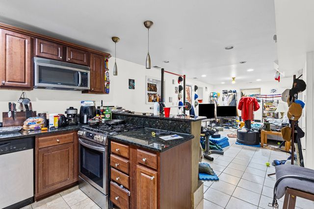 7341 N Honore Street, Chicago, IL 60626