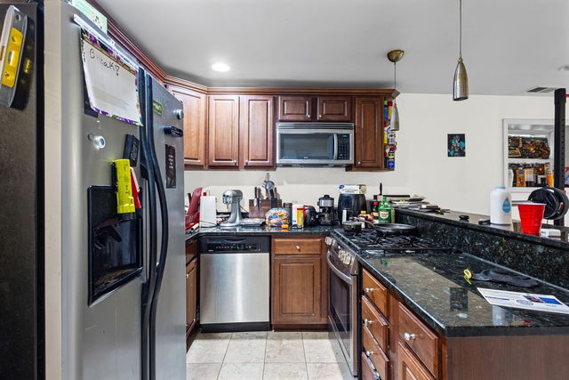 7341 N Honore Street, Chicago, IL 60626