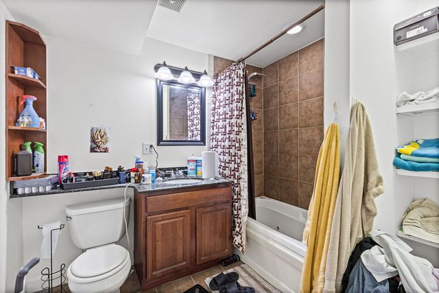 7341 N Honore Street, Chicago, IL 60626
