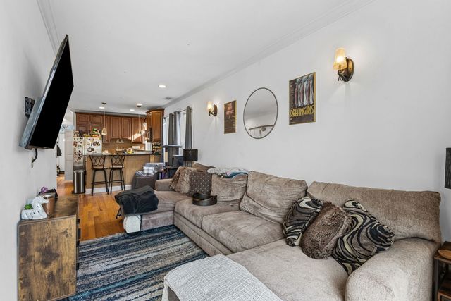 7341 N Honore Street, Chicago, IL 60626
