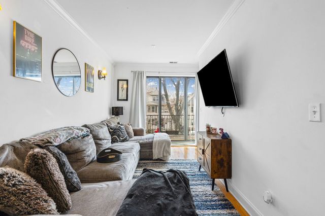 7341 N Honore Street, Chicago, IL 60626