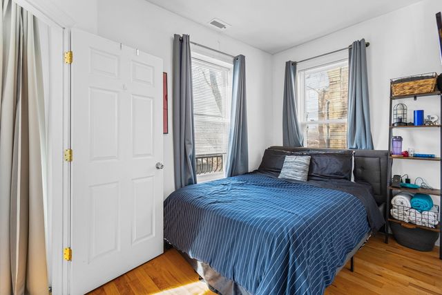 7341 N Honore Street, Chicago, IL 60626