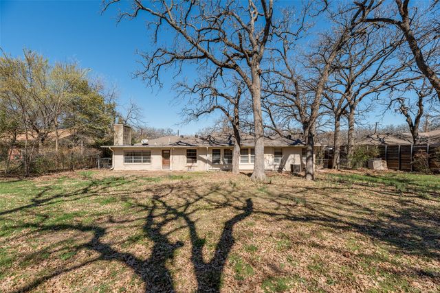 1610 Laurelwood Drive, Denton, TX 76209