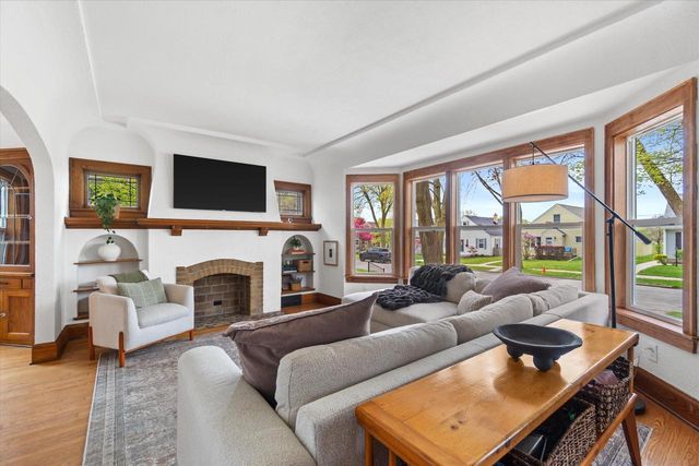 3260 Dayfield AVENUE, Milwaukee, WI 53207