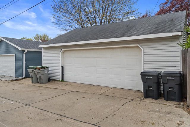 3260 Dayfield AVENUE, Milwaukee, WI 53207