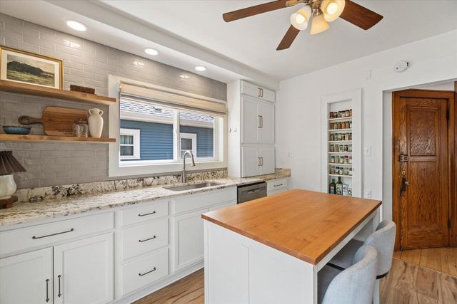 3260 Dayfield AVENUE, Milwaukee, WI 53207