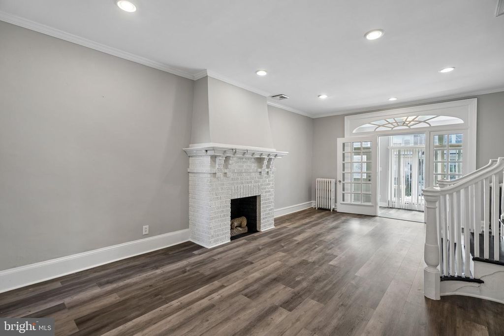 6033 W OXFORD ST, Philadelphia, PA 19151 — exterior