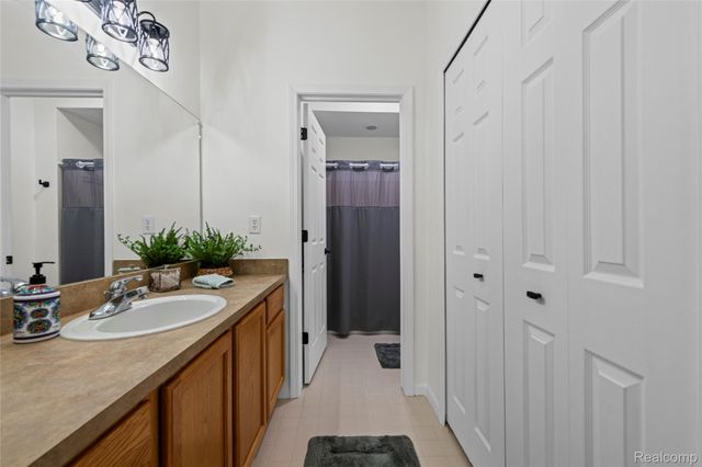 25899 Maritime Circle N, Harrison Charter Township, MI 48045