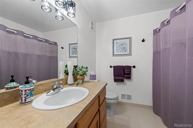 25899 Maritime Circle N, Harrison Charter Township, MI 48045