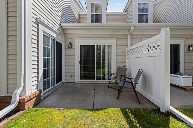 25899 Maritime Circle N, Harrison Charter Township, MI 48045