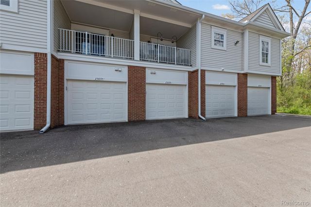 25899 Maritime Circle N, Harrison Charter Township, MI 48045