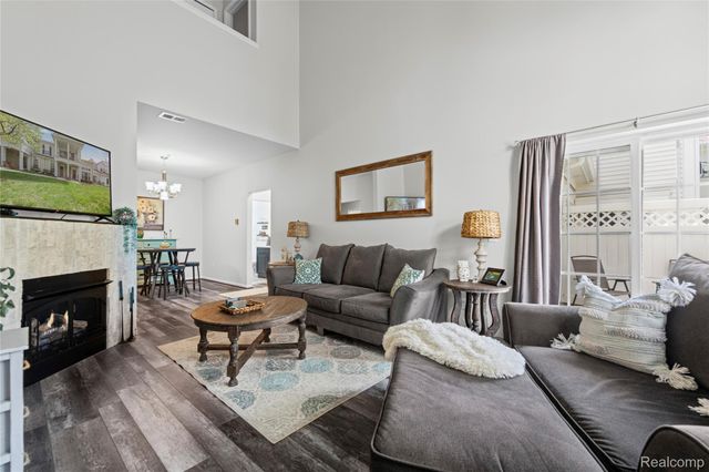 25899 Maritime Circle N, Harrison Charter Township, MI 48045