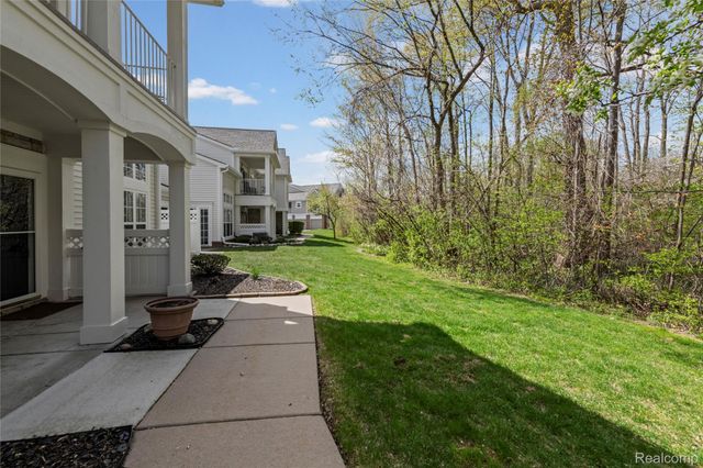 25899 Maritime Circle N, Harrison Charter Township, MI 48045