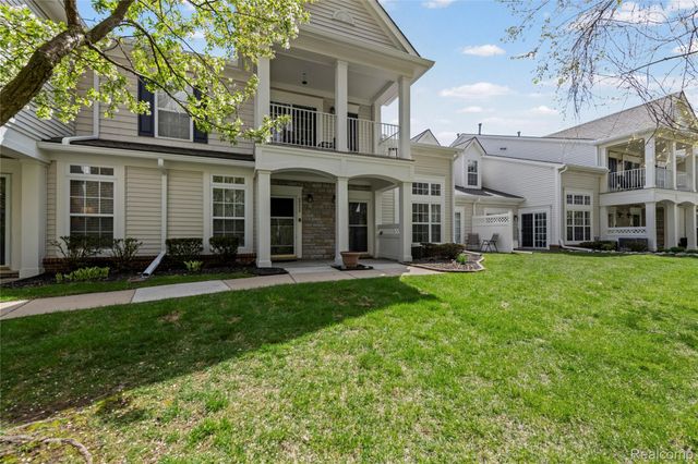25899 Maritime Circle N, Harrison Charter Township, MI 48045
