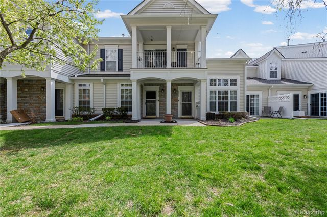 25899 Maritime Circle N, Harrison Charter Township, MI 48045