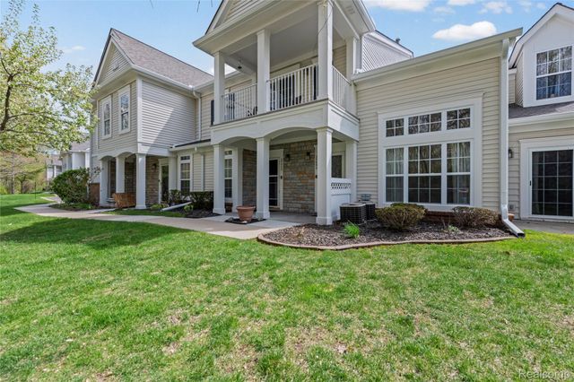 25899 Maritime Circle N, Harrison Charter Township, MI 48045