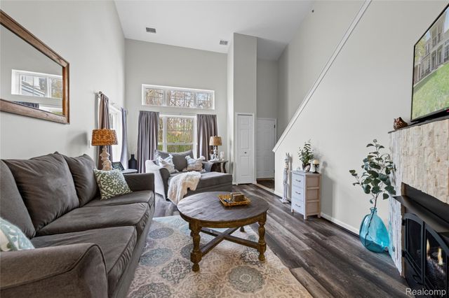 25899 Maritime Circle N, Harrison Charter Township, MI 48045
