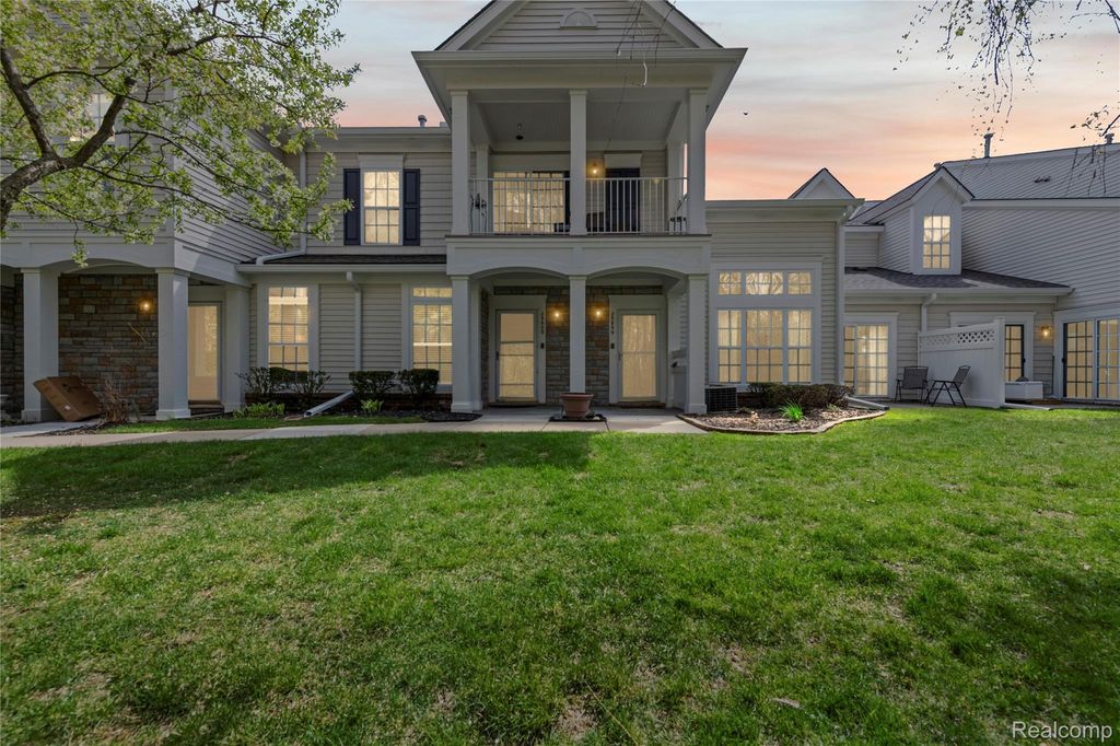 25899 Maritime Circle N, Harrison Charter Township, MI 48045