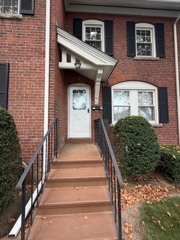 4 Prospect Heights 4, Milford, MA 01757