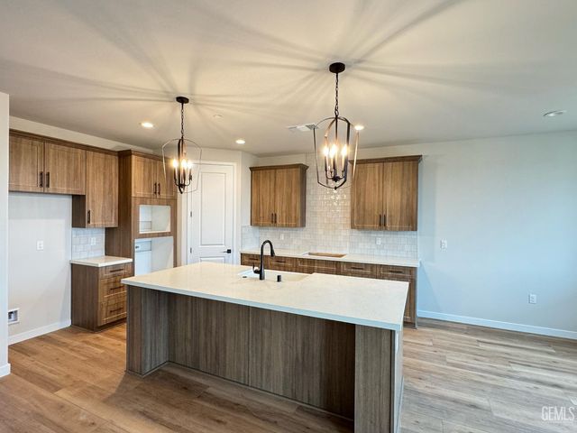 11107 Alcazar Avenue, Bakersfield, CA 93311