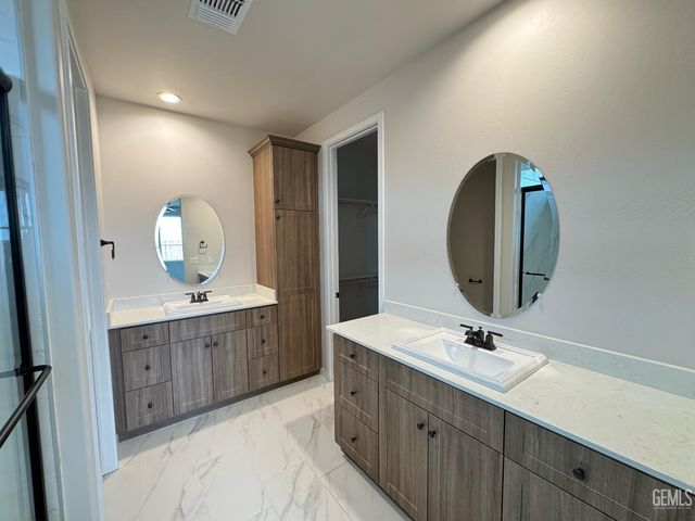 11107 Alcazar Avenue, Bakersfield, CA 93311