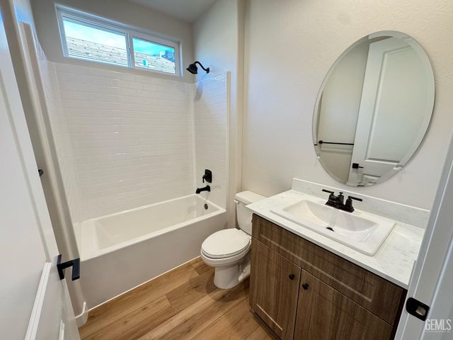 11107 Alcazar Avenue, Bakersfield, CA 93311