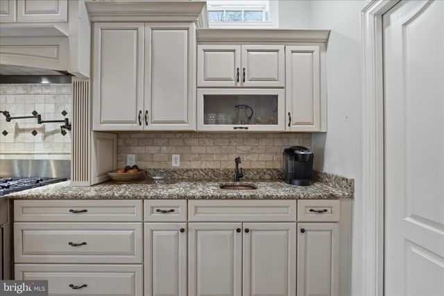 8382 COUNTRY LIFE RD, Pasadena, MD 21122