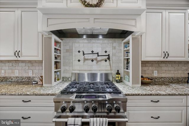 8382 COUNTRY LIFE RD, Pasadena, MD 21122