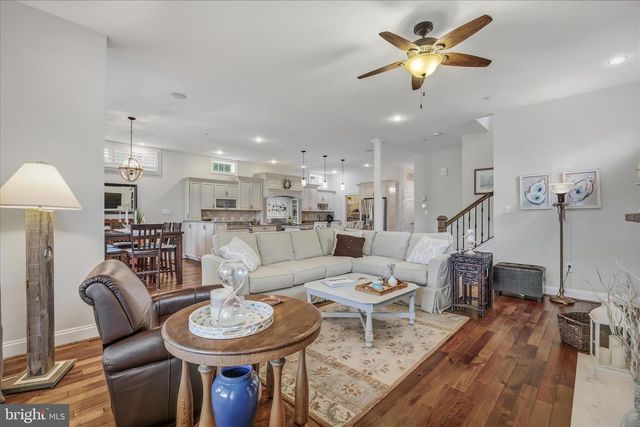 8382 COUNTRY LIFE RD, Pasadena, MD 21122