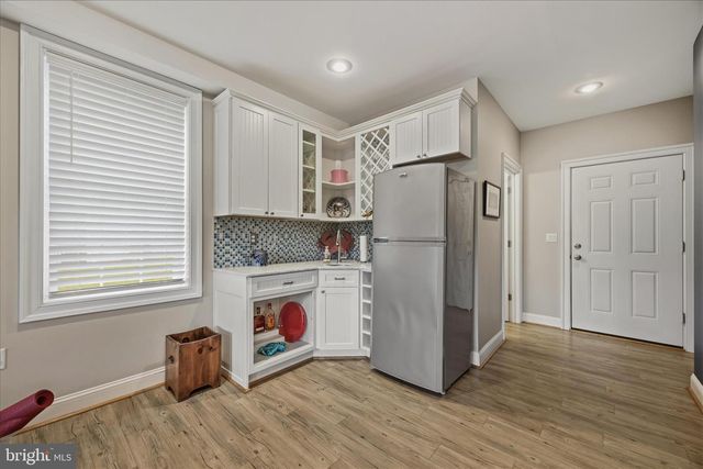 8382 COUNTRY LIFE RD, Pasadena, MD 21122