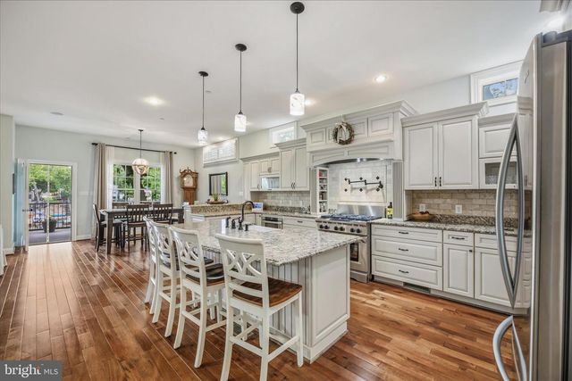 8382 COUNTRY LIFE RD, Pasadena, MD 21122
