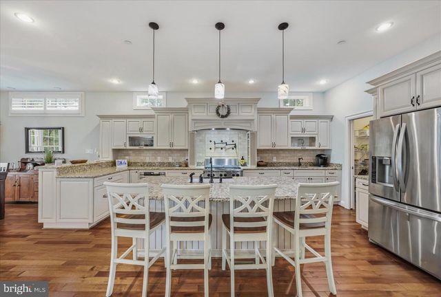 8382 COUNTRY LIFE RD, Pasadena, MD 21122