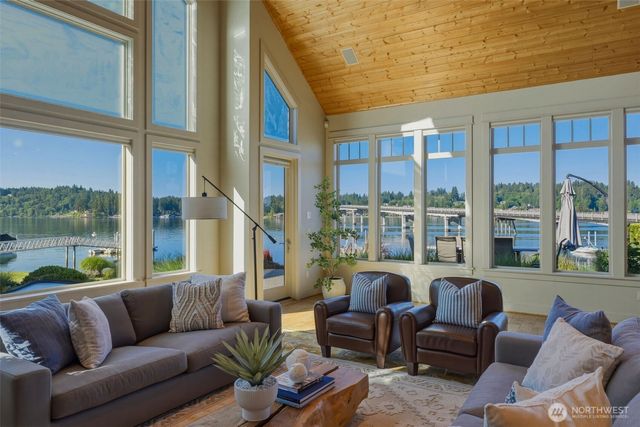 8014 Warren Drive NW, Gig Harbor, WA 98335