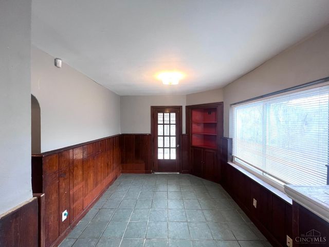 3162 Sunshine Avenue, Cincinnati, OH 45211